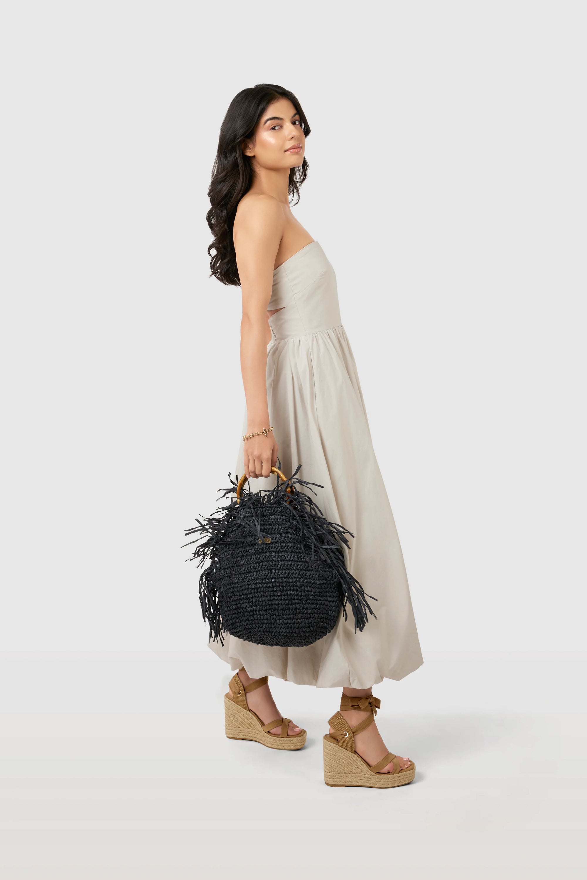 RAFFIA BAG WITH BAMBOO HANDLE