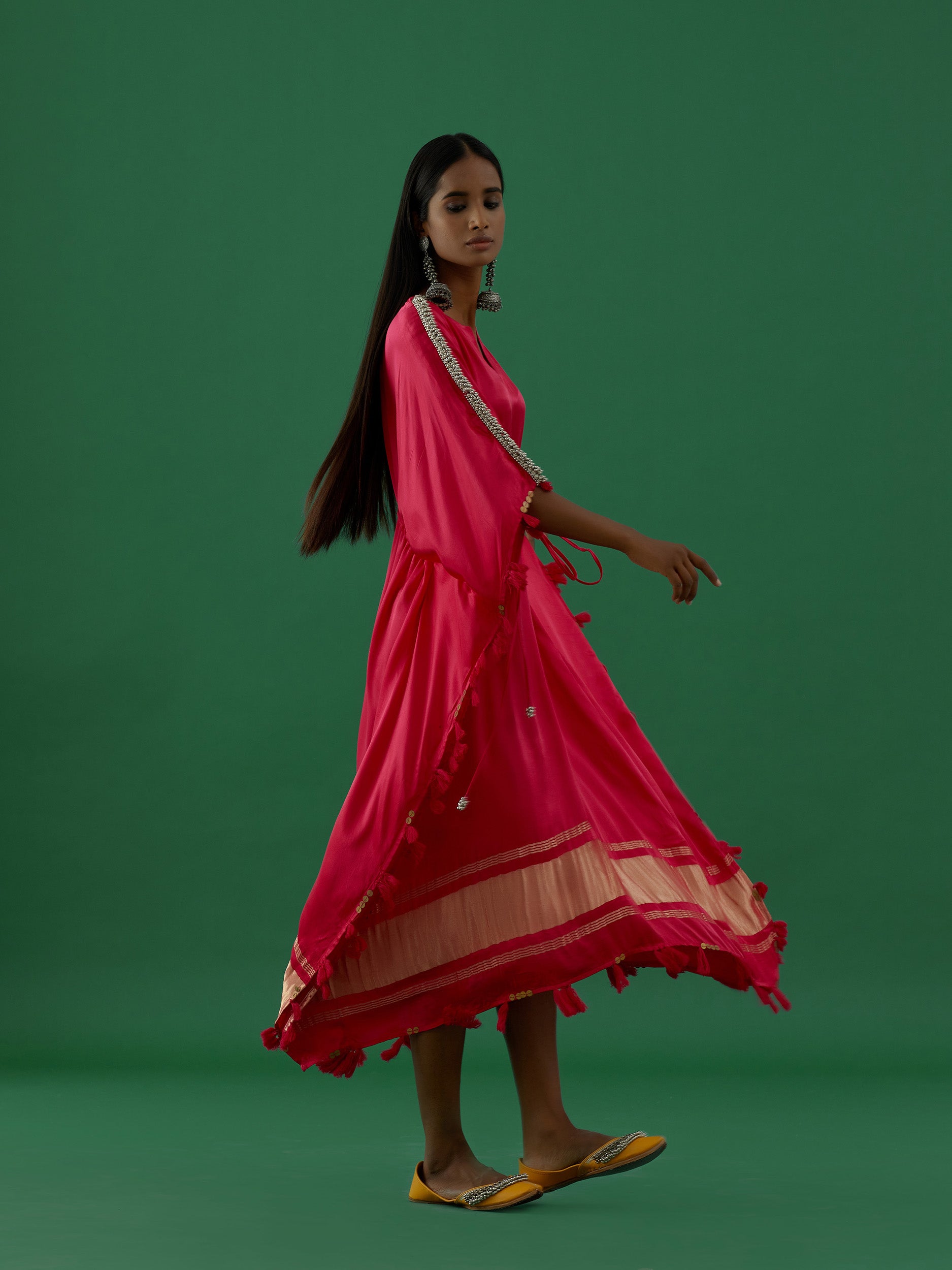 Sudevi Fushia (Kaftan)