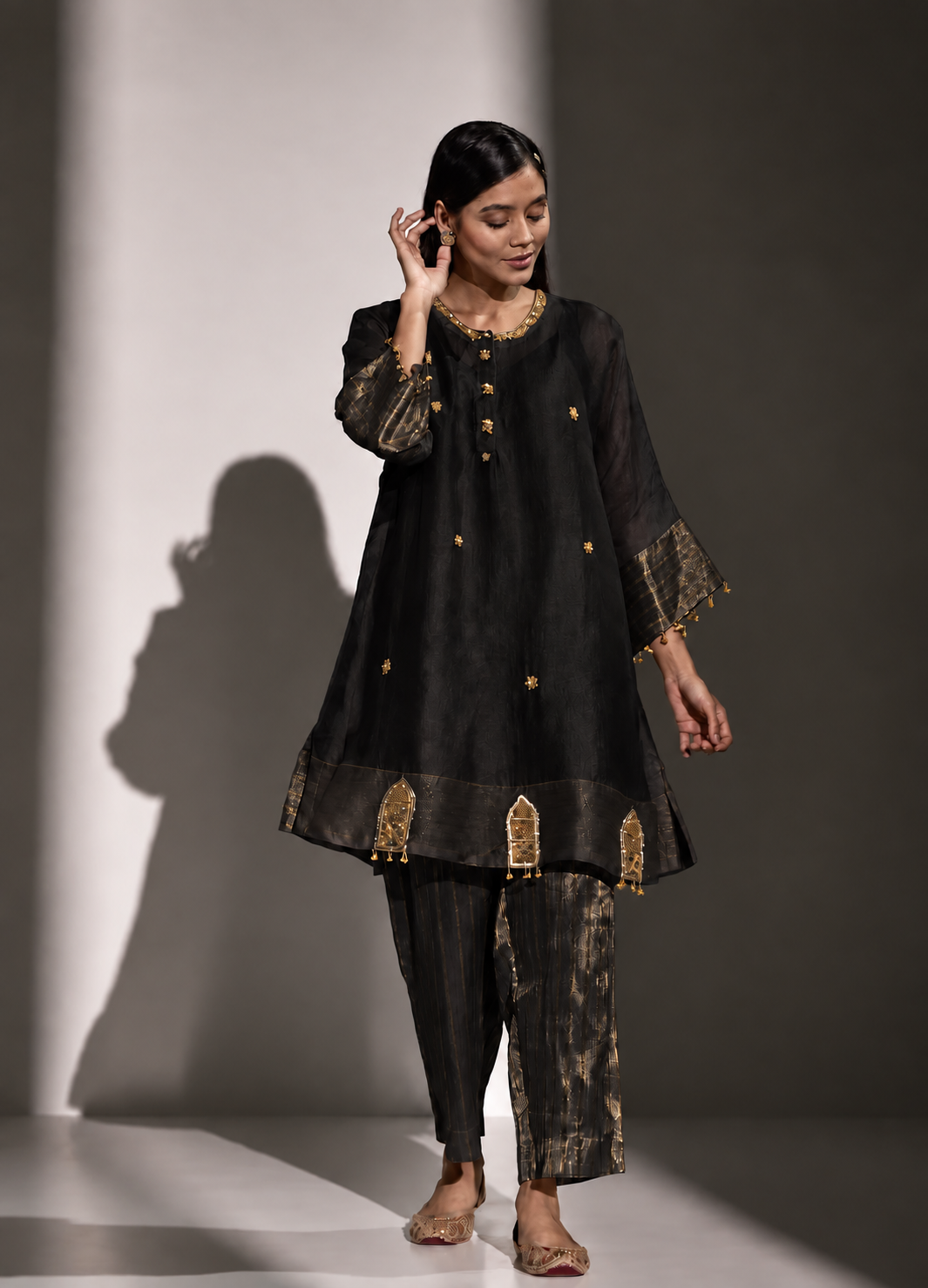 Jharokha Set In Black
