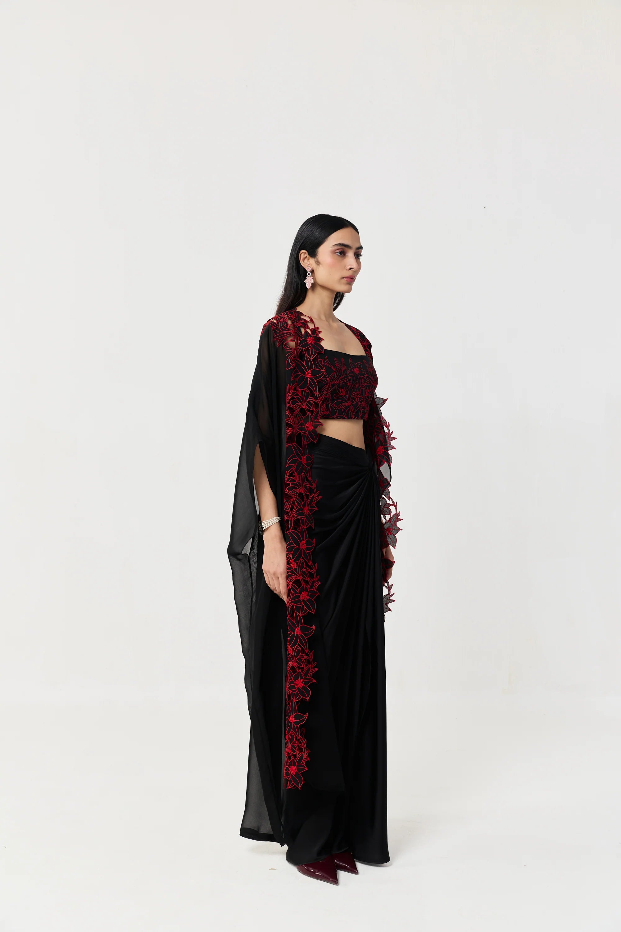 Wild Lily Cape Set Black &amp; Red