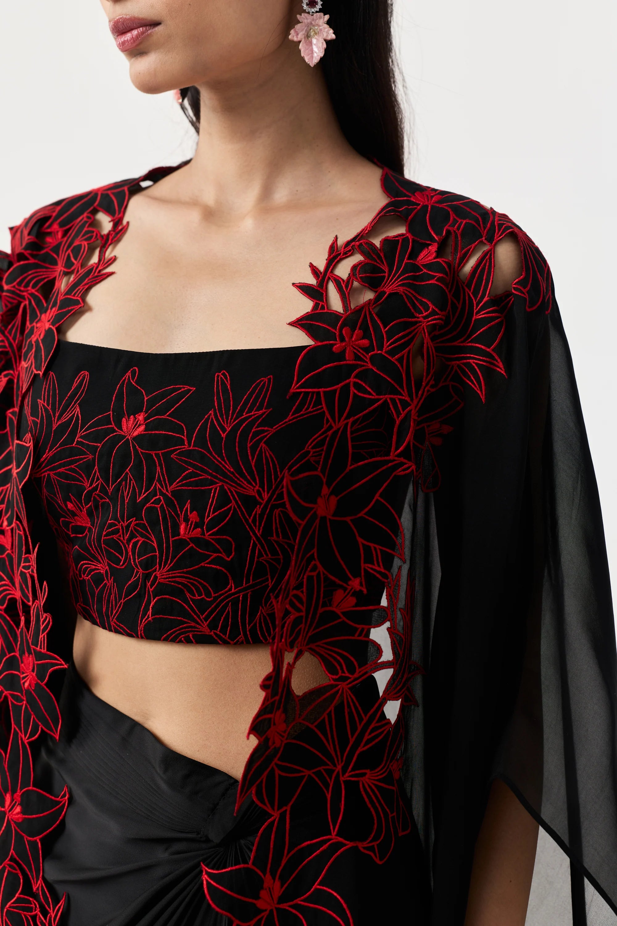 Wild Lily Cape Set Black &amp; Red