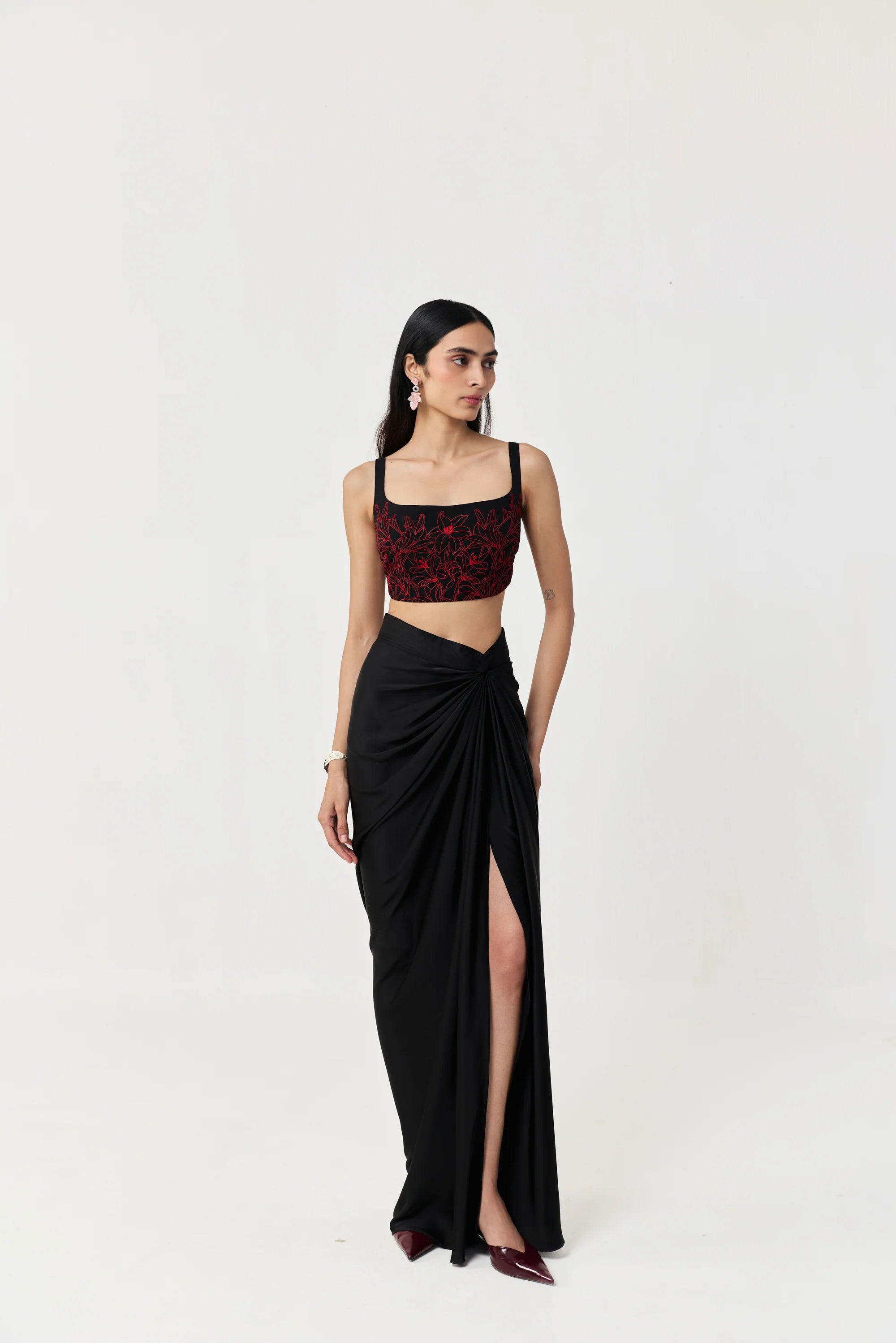 Wild Lily Cape Set Black &amp; Red