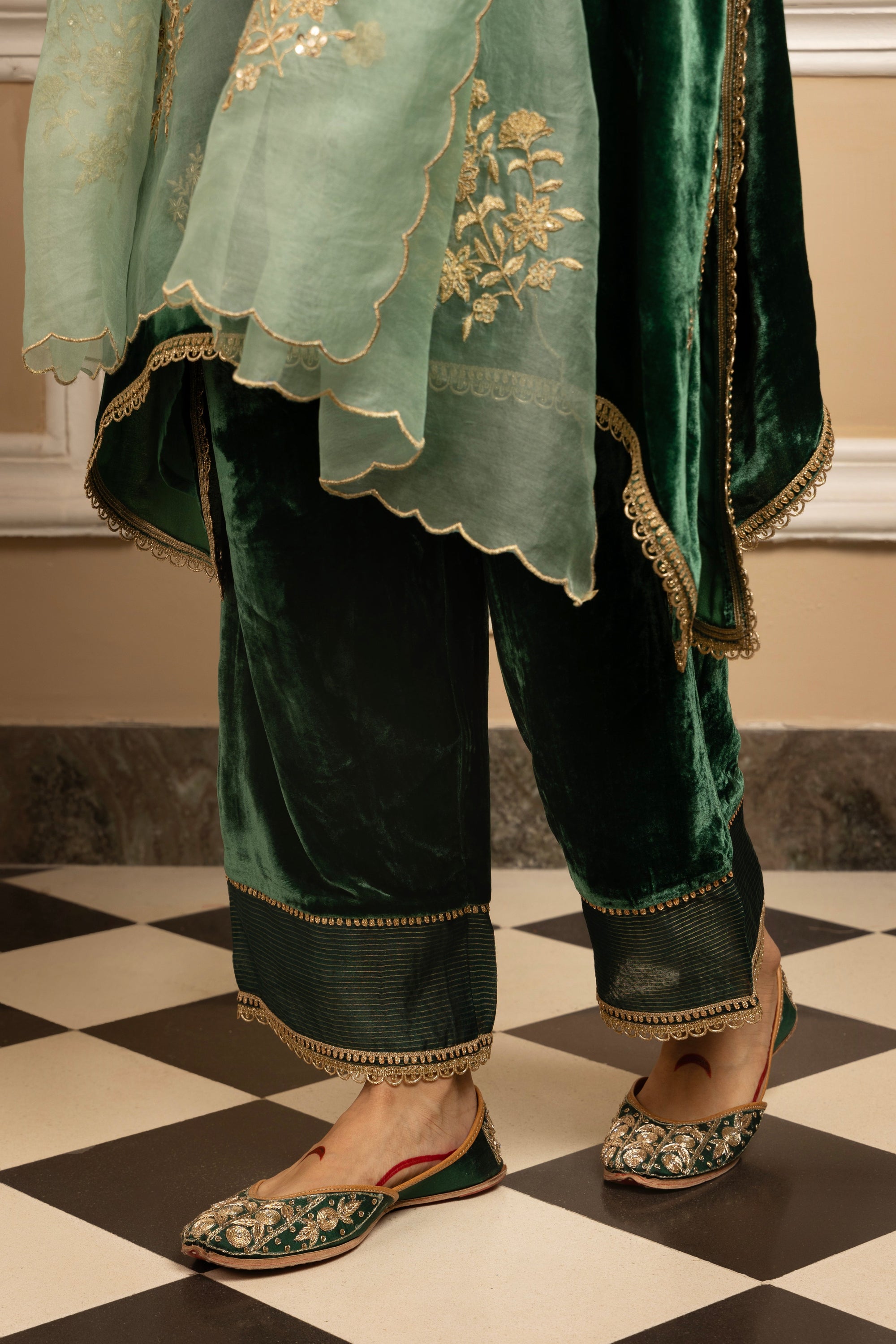 ARUSHI MEHRA IN MEHFIL GREEN SILK VELVET HANDCRAFTED KURTA SET
